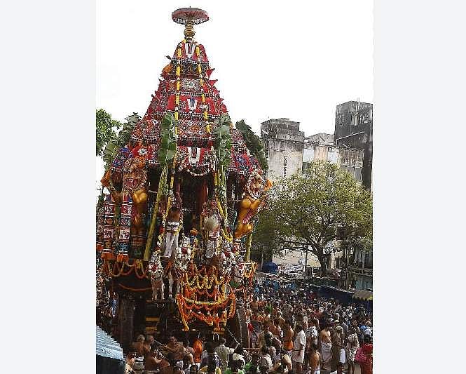 திருவல்லிக்கேணி பார்த்தசாரதி கோயிலில் தேரோட்டம் கோலாகலம்