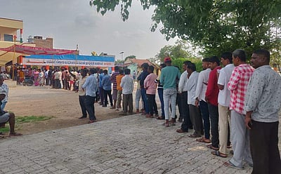 கர்நாடகம்: மாலை 5 மணி நிலவரப்படி 65.69 சதவீத வாக்குகள் பதிவு!