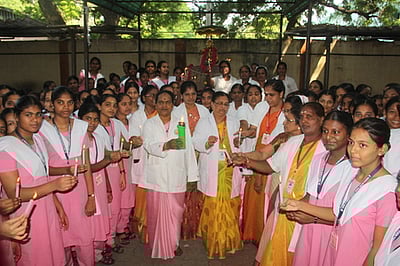 அரசு ராஜாஜி மருத்துவமனையில் சா்வதேச செவிலியா் தின விழா