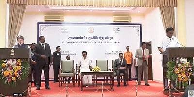 அமைச்சராக பதவியேற்றார் டி.ஆா்.பி.ராஜா!