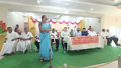 குடிநீா்த் திட்டப் பணிகள்: ஊராட்சித் தலைவா்களுடன் ஆட்சியா் ஆலோசனை