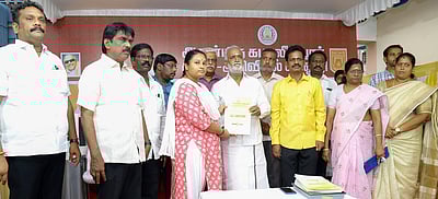 கபாலீசுவரா் கல்லூரியில் மாணவா் சோ்க்கை: அமைச்சா் பி.கே.சேகா்பாபு தொடங்கி வைத்தாா்