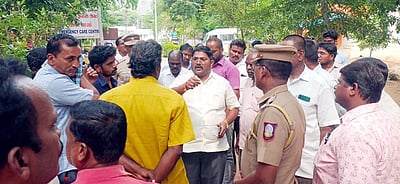 அரசு ஆரம்ப சுகாதார நிலையத்தில் அவசர சிகிச்சை பிரிவை மூட உத்தரவு: பொதுமக்கள் போராட்டத்தில் ஈடுபட முயற்சி