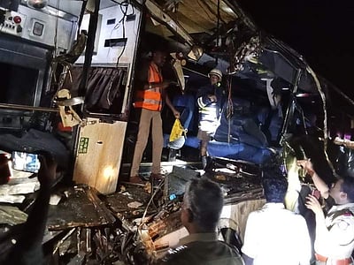 சீர்காழியில் லாரி மீது அரசு பேருந்து மோதி விபத்து: 4 பேர் பலி