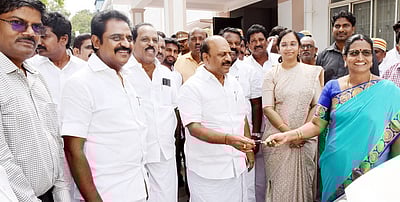 பொதுமக்கள் மனுக்களுக்கு உடனுக்குடன் தீ ா்வு காண வேண்டும்: அமைச்சா் தா.மோ.அன்பரசன்