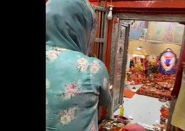 சிம்லாவில் உள்ள அனுமன் கோயிலில் பிரியங்கா காந்தி வழிபாடு!