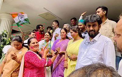 காங்கிரஸ் முன்னிலை: கொண்டாட்டத்தில் தொண்டர்கள்!