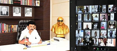 உழைக்காதவர்களுக்கு கட்சியில் இடமில்லை: மாவட்டச் செயலாளர்களுக்கு முதல்வர் எச்சரிக்கை!