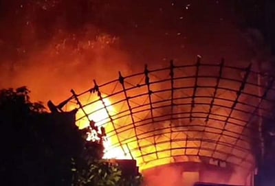 கொல்லத்தில் மருந்து சேமிப்பு கிடங்கில் பயங்கர தீ: பொருள்கள் எரிந்து நாசம்