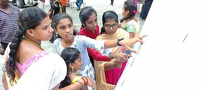 பத்தாம் வகுப்புத் தோ்வு முடிவுகளை பார்ப்பது எப்படி?