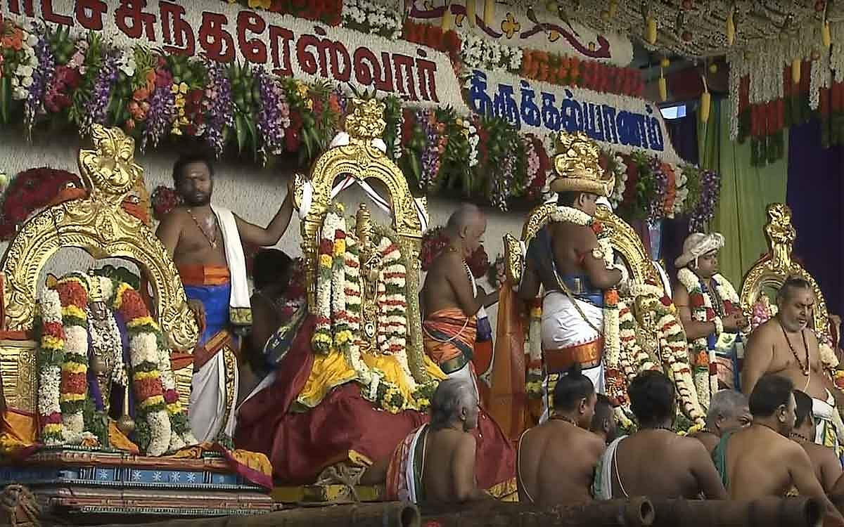 கடந்த ஞாயிற்றுக்கிழமை இரவு மீனாட்சி அம்மன் பட்டாபிஷேகமும், திங்கள்கிழமை திக்கு விஜயமும் நடைபெற்றது.
