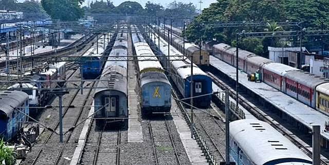 புதிய ரயில்கள் அறிவிப்பை எதிா்நோக்கும் குமரி மாவட்ட பயணிகள்