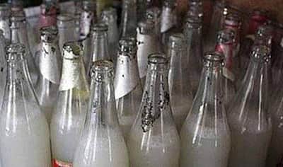 கள்ளச்சாராய விற்பனை: 5 காவலர்கள் பணியிடைநீக்கம்