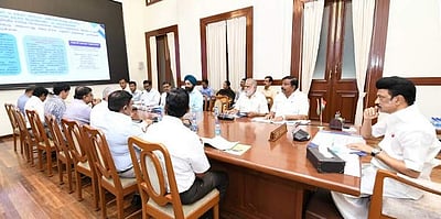 கழிவுநீர் சுத்திகரிப்பு பணியின்போது இனி எந்தவொரு இறப்பும் நேரக்கூடாது: முதல்வர்