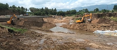 குடிநீா் விநியோகிக்க லோயா் கேம்ப்பில் கால்வாய் அமைக்கும் பணி தீவிரம்