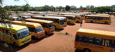 பள்ளி வாகனங்கள் ஆய்வு: 64 வாகனங்கள் தகுதியிழப்பு