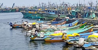 தூத்துக்குடி மீனவா்கள் கடலுக்குச் செல்ல 2ஆவது நாளாக இன்றும் தடை