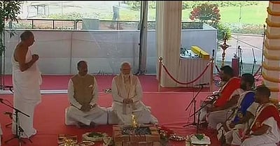 தமிழக ஆதீனங்களின் சிறப்பு வழிபாட்டில் மோடி!