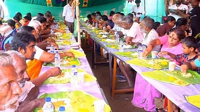 உலக பட்டினி நாள்: சேலத்தில் மக்களுக்கு உணவு வழங்கிய விஜய் மக்கள் மன்றத்தினர்