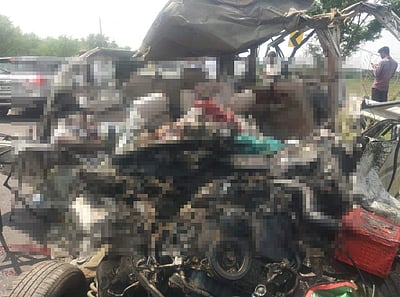 மைசூரு அருகே கார்-வேன் மோதல்: 10 பேர் பலி; நிவாரணம் அறிவிப்பு