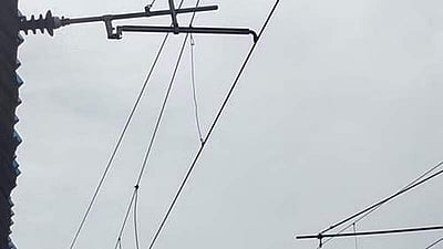 ரயில் நிலையத்தில் மின்சாரம் தாக்கி 8 தொழிலாளர்கள் பலி!