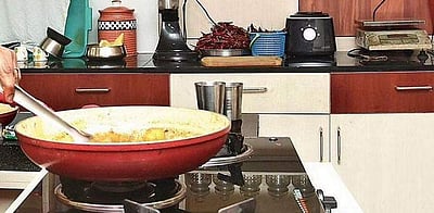 கவனம்! புற்றுநோயை ஏற்படுத்தும் சமையலறைப் பொருள்கள்!