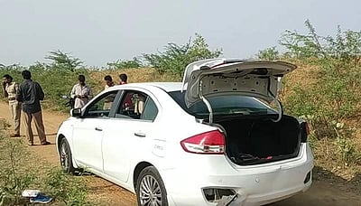 நகை வியாபாரியிடம் மிளகாய் பொடி தூவி ரூ. 1.5 கோடி பணம் கொள்ளை