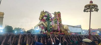 ஆற்றில் இறங்கினார் அழகர்! - படங்கள்