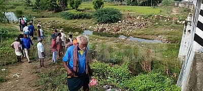 பாலத்திற்கு கீழ் காயங்களுடன் ஆண் சடலம்: காவல் துறை விசாரணை