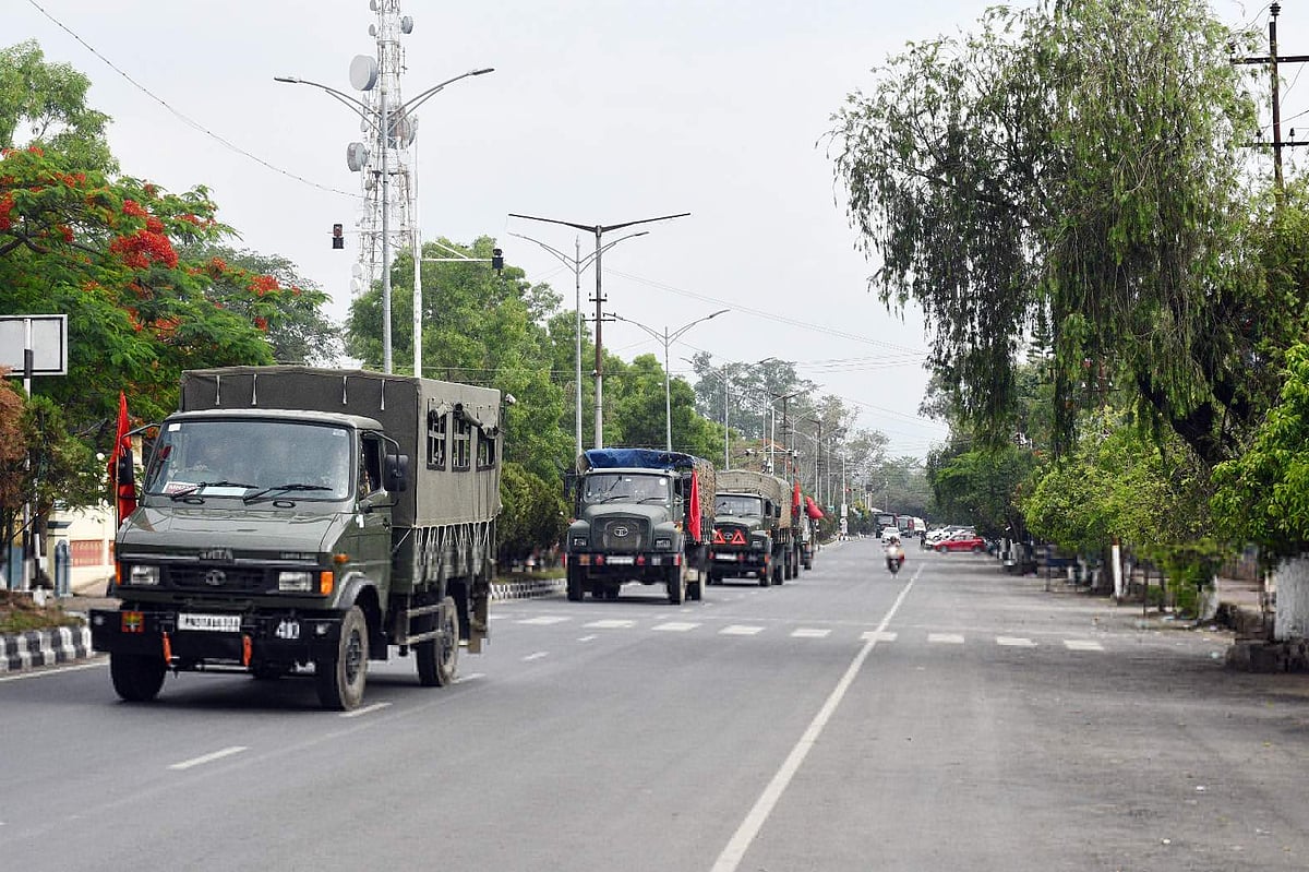 மணிப்பூரைச் சேர்ந்த 1,100 பேர் அசாமில் தஞ்சம்