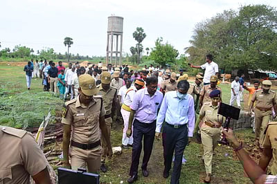 வேங்கைவயலில் நீதிபதி சத்தியநாராயணன் நேரில் ஆய்வு