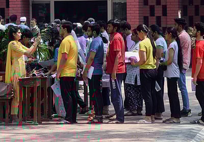 மின் தடை: நீட் மறுதேர்வு நடத்த முடியாது- மத்திய அரசு திட்டவட்டம்