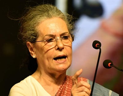 ஸ்ரீநகர் சென்றார் சோனியா காந்தி 