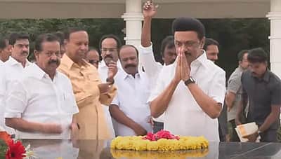 அண்ணா, கருணாநிதி நினைவிடங்களில் முதல்வர் மு.க.ஸ்டாலின் மரியாதை