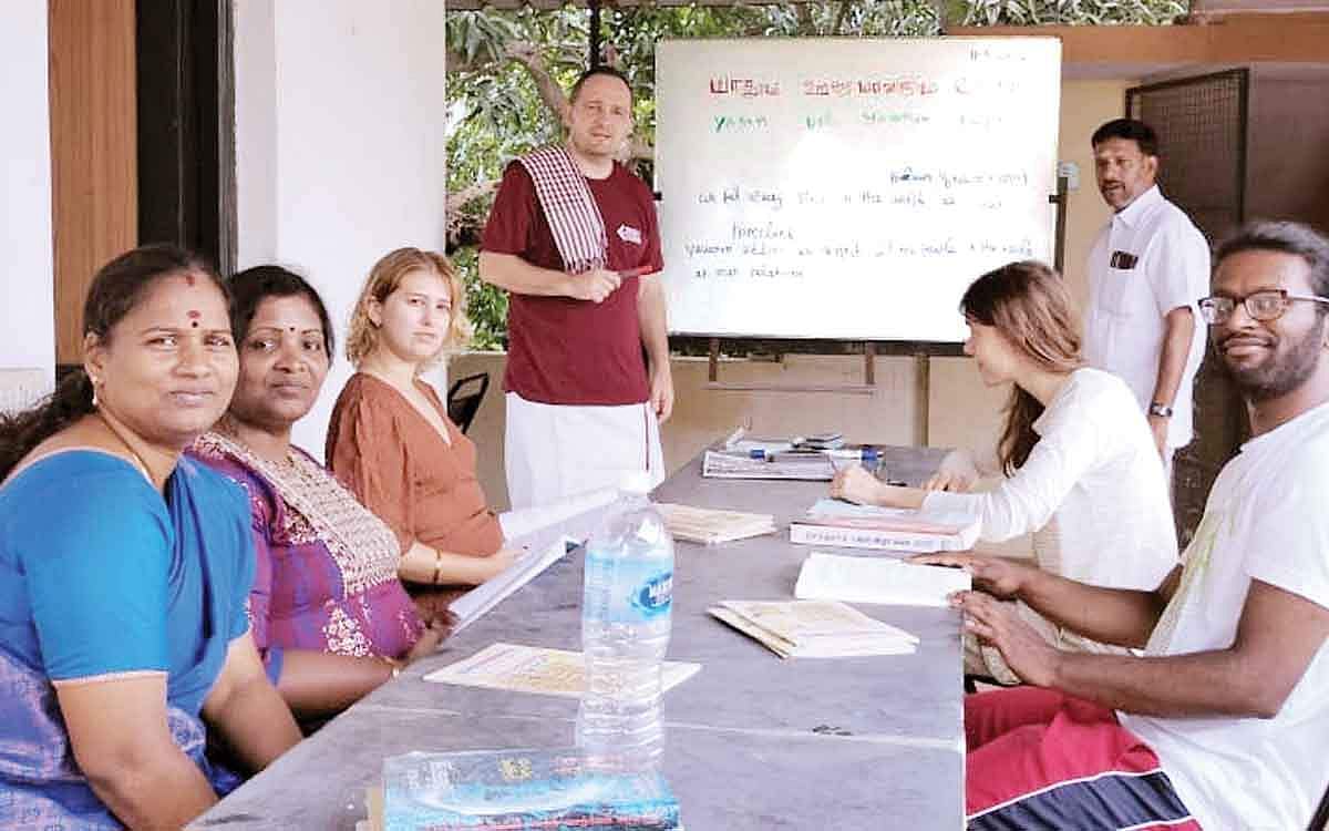 எட்டுத்திக்கும் தமிழ்!