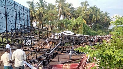 கோவை விளம்பரப் பலகை விபத்து: 3 பேர் மீது கொலை வழக்கு!