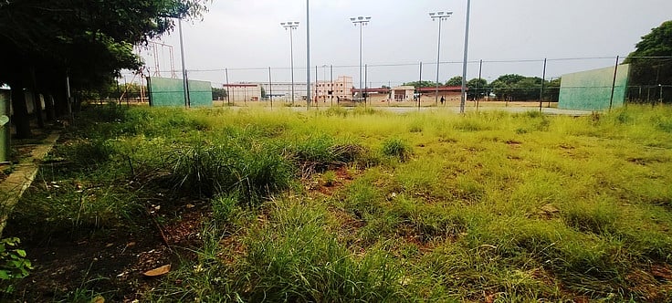 பெரம்பலூரில் பராமரிப்பின்றி பாழாகும் மாவட்ட விளையாட்டரங்கம்