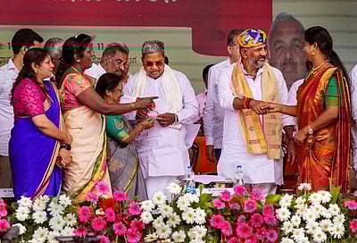 மகளிருக்கான இலவச பேருந்து பயணத்தை தொடங்கி வைத்து  ஒன்றாக பயணித்த முதல்வர், துணை முதல்வர்!