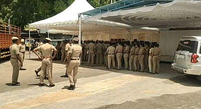 மேட்டூர் அணையில் நூற்றுக்கணக்கான போலீஸ் குவிப்பு!