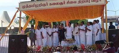 சேலத்தில் முன்னாள் முதல்வர் கருணாநிதி சிலை திறப்பு