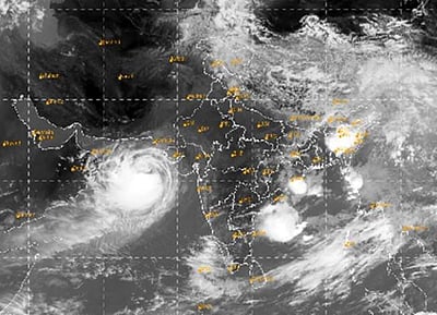 பிபர்ஜாய் புயல்: பாகிஸ்தானில் ஆயிரக்கணக்கானோர் வெளியேற்றம்!