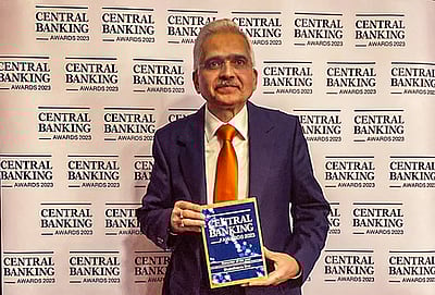 ரிசா்வ் வங்கி ஆளுநா் சக்திகாந்த தாஸுக்கு சிறந்த ஆளுநா் விருது