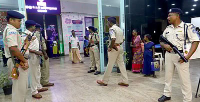 ஓமந்தூரார் மருத்துவமனையில் இருந்து துணை ராணுவம் வெளியேறியது!