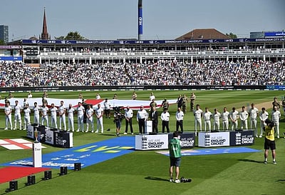 ஆஷஸ் முதல் டெஸ்ட்: இங்கிலாந்து பேட்டிங்!