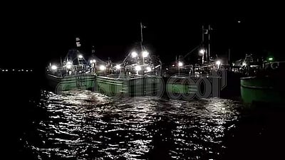 மீன்பிடி தடைகாலம் முடிந்து கடலுக்குச் சென்ற தூத்துக்குடி விசைப்படகு மீனவர்கள்!