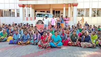 பல்லடத்தில் தூய்மைப் பணியாளர்கள் உள்ளிருப்பு போராட்டம்: பணிகள் பாதிப்பு