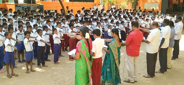 ஆசிரியா் - மாணவா் உறவு மேம்பட வேண்டும்