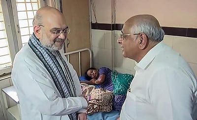 குஜராத்: புயல் பாதிப்புகளை நேரில் பார்வையிட்டார் அமித்ஷா