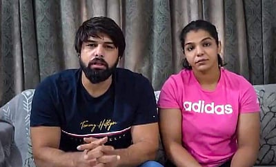 எங்களது போராட்டம் அரசியல் ஆதாயம் சார்ந்தது அல்ல: ட்விட்டரில் விடியோ வெளியிட்ட சாக்‌ஷி மாலிக்!