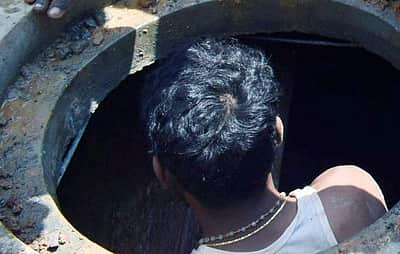 கழிவுநீர் தொட்டி உள்ளே மனிதர்கள் இறங்கக் கூடாது: நகராட்சி நிர்வாகத் துறை